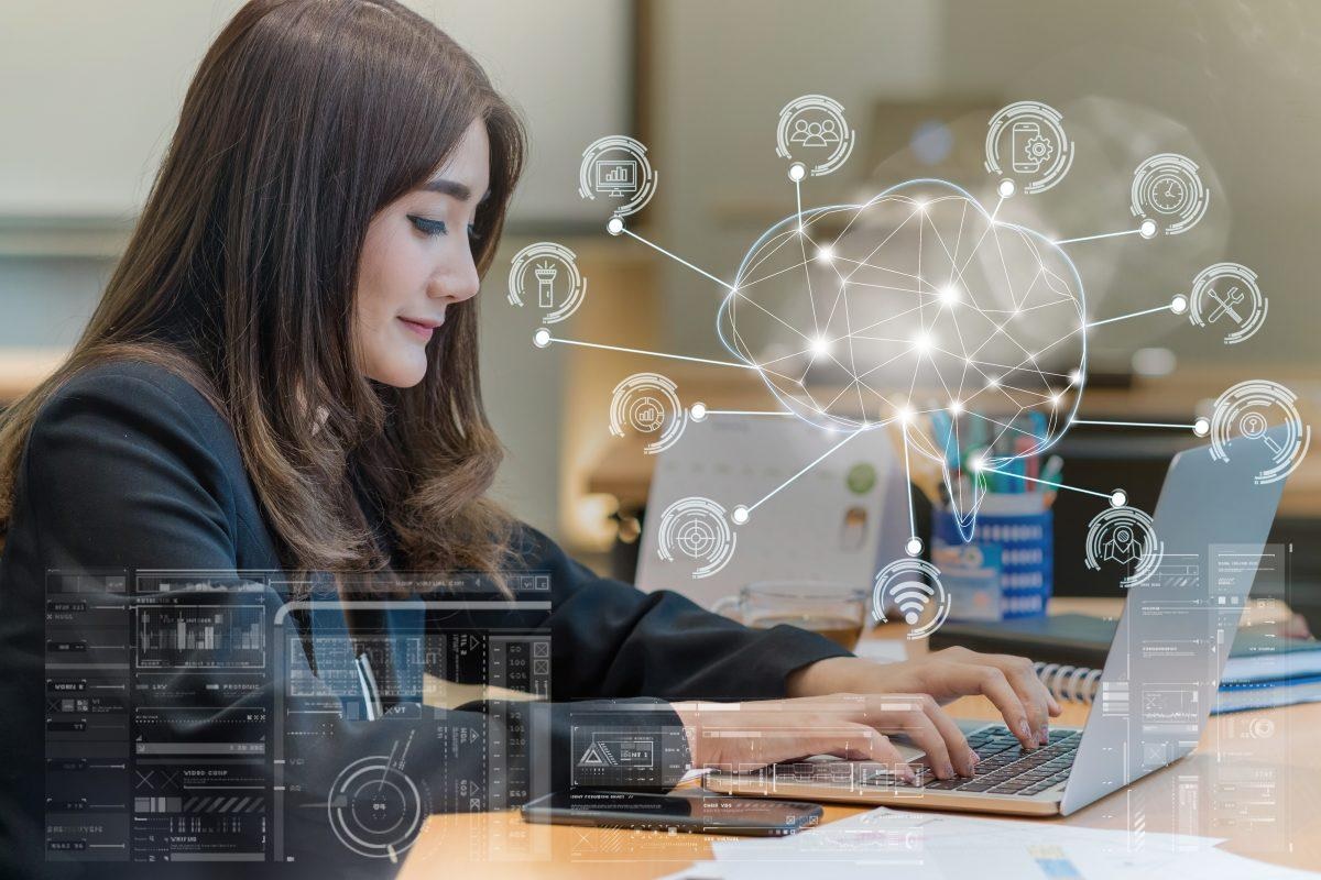 Românii folosesc inteligența artificială mai mult în scopuri personale decât la serviciu