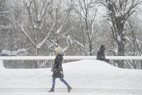 Avertismente meteorologice: Vânt puternic și depuneri de zăpadă în zone montane până vineri