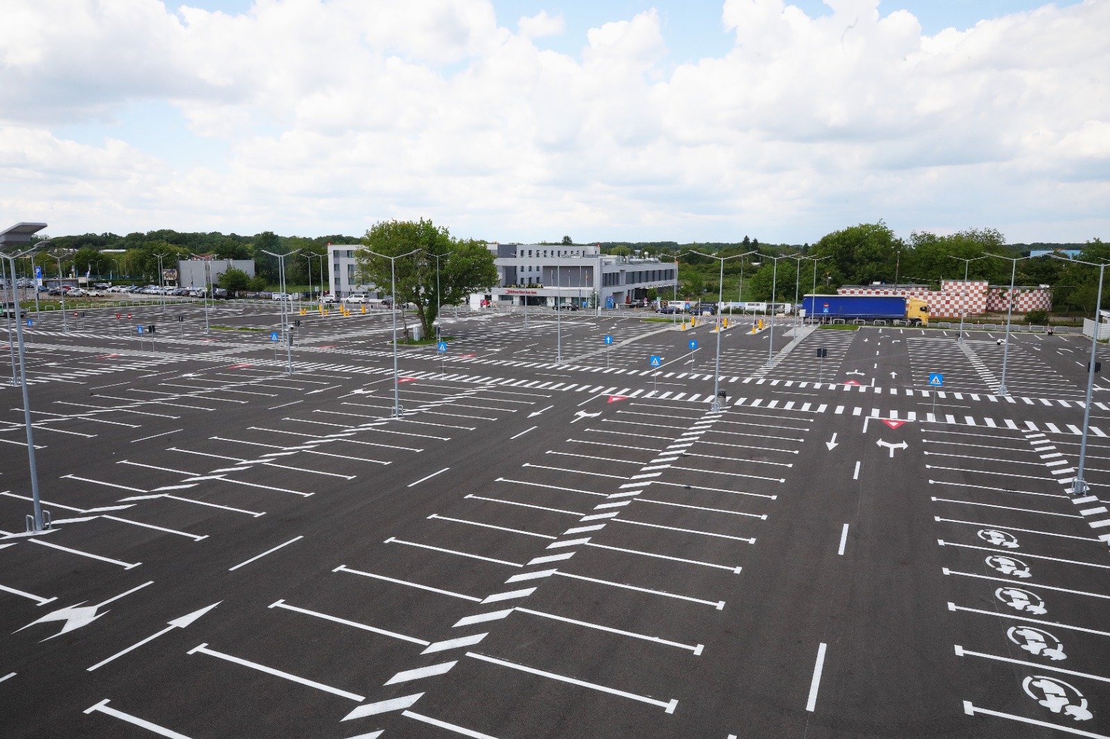 Acces automatizat în parcările aeroporturilor din București pentru persoanele cu mobilitate redusă