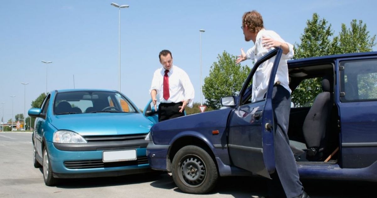 Când este obligatorie poliția în accidentele auto și când se poate folosi constatarea amiabilă