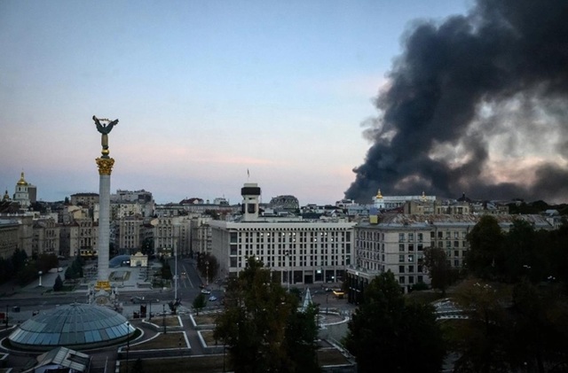Explozii puternice în Kiev și Odesa în urma unui atac cu rachete asupra infrastructurii de locuințe