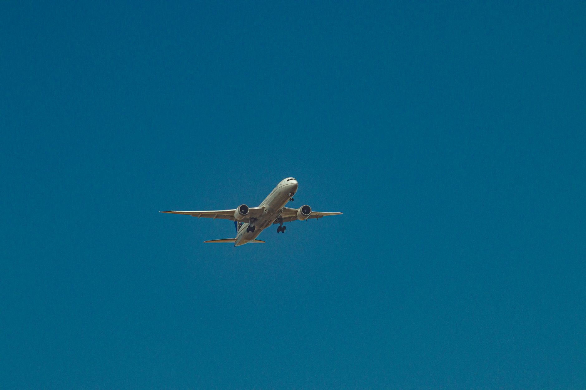 Eroare de cod la bordul unui Boeing 737 a declanșat o alertă de deturnare și interceptări militare