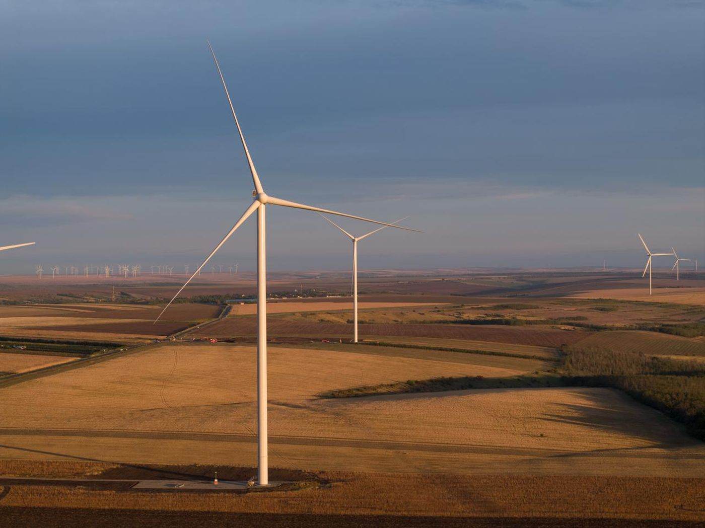 HELLENiQ ENERGY accelerează investițiile în stocarea energiei electrice în România