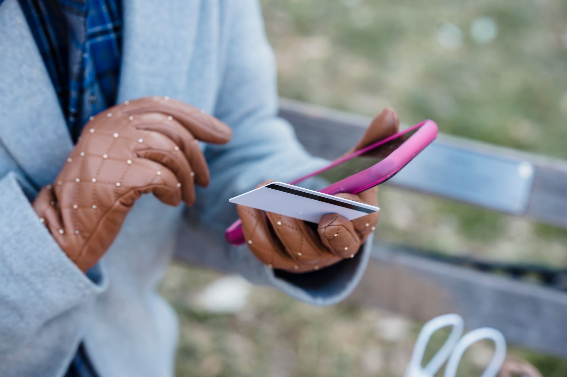 Evoluția plăților digitale în România: Trei schimbări majore de care trebuie să țină cont comercianții