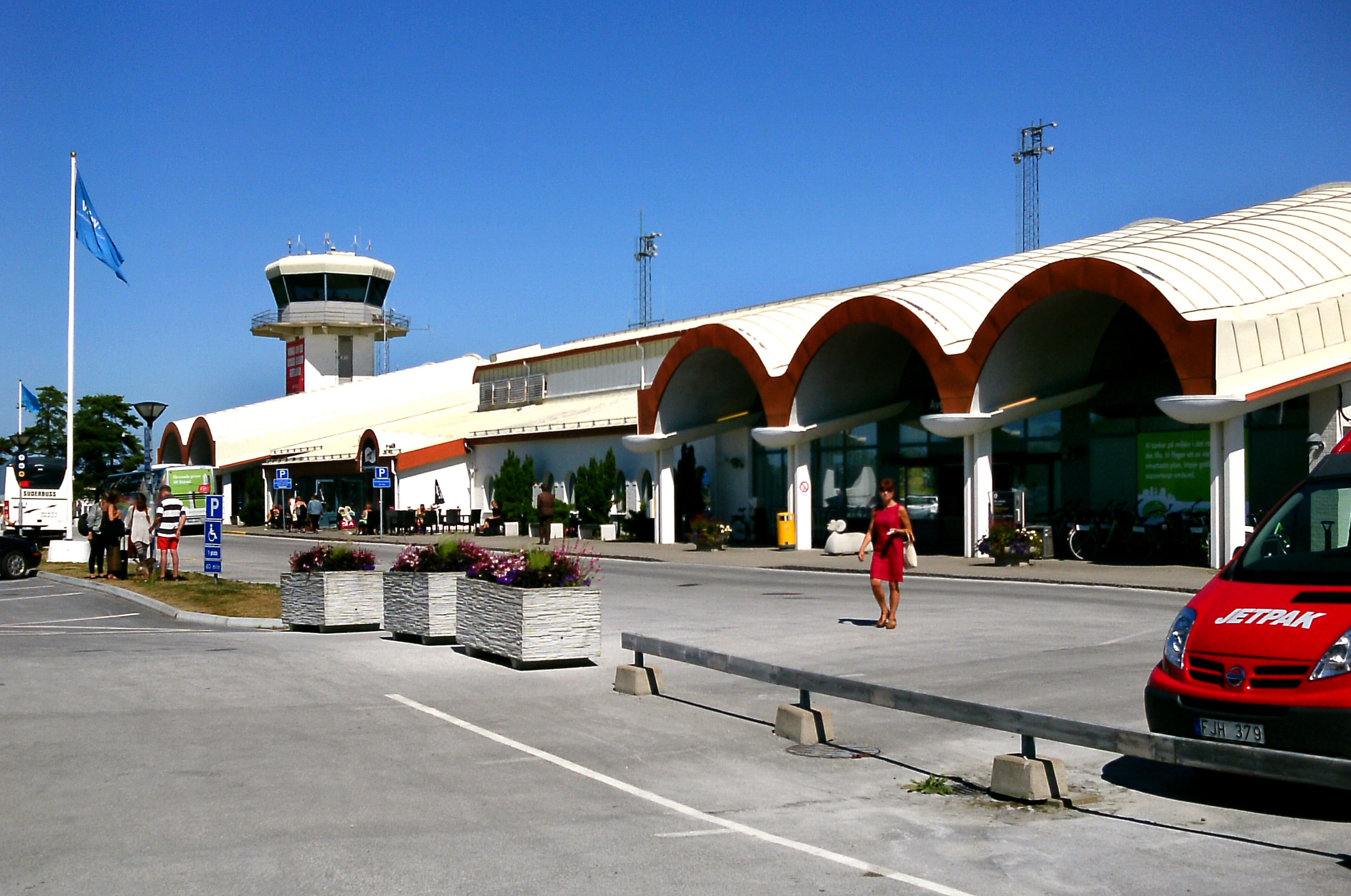 Acces gratuit în parcările aeroporturilor Otopeni și Băneasa pentru persoanele cu mobilitate redusă