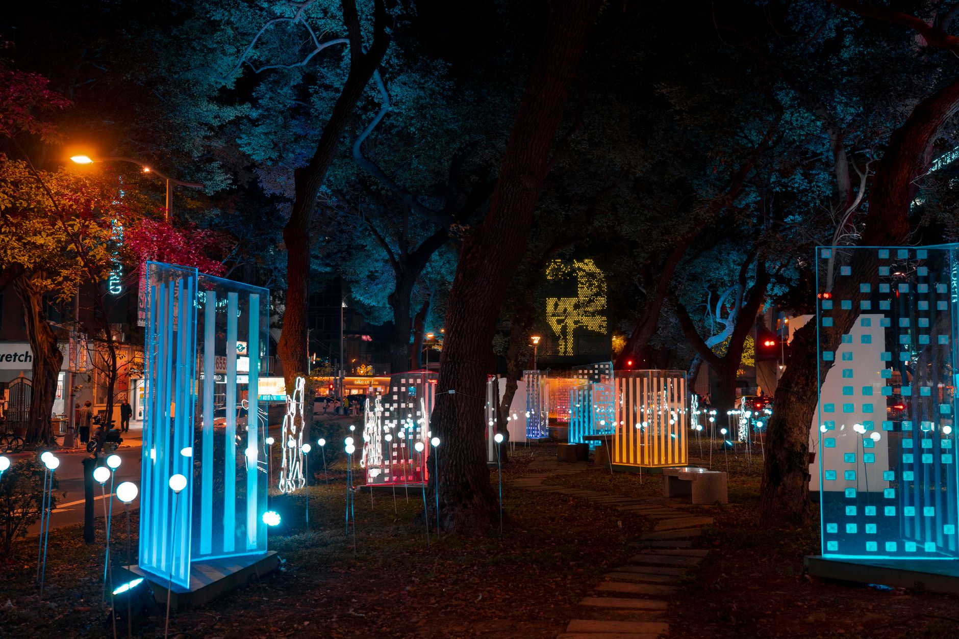 Lumina Park debutează în România: cel mai mare parc de lumini se deschide la Grădina Botanică din București