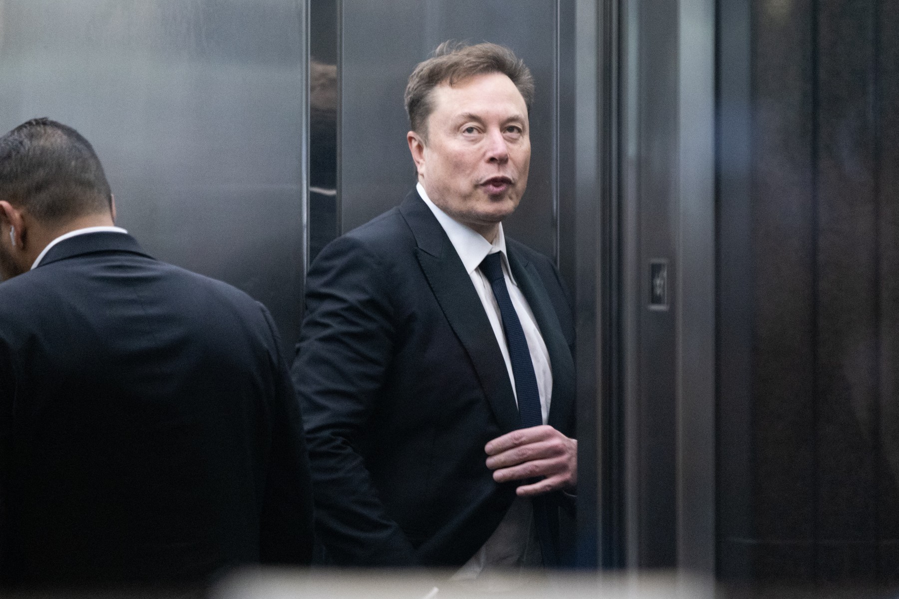 Elon Musk susține că guvernul american controlează limitările rețelei militare Starshield în Ucraina