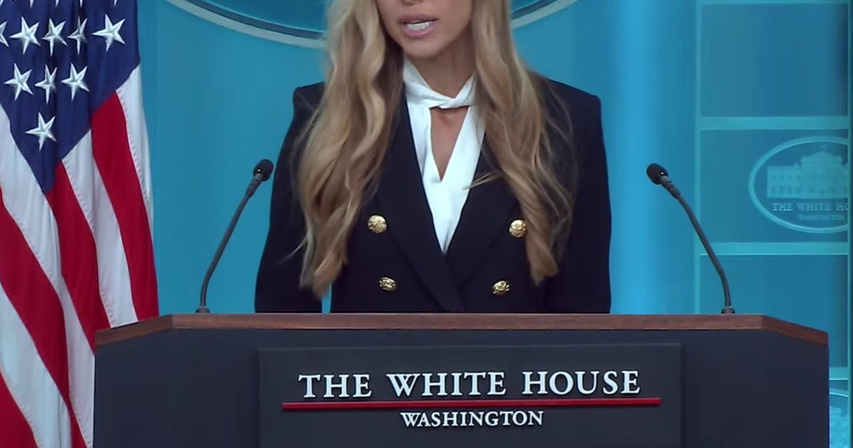 Controversă la Casa Albă: Noua purtătoare de cuvânt a lui Trump este acuzată că s-a prezentat drept avocată fără licență