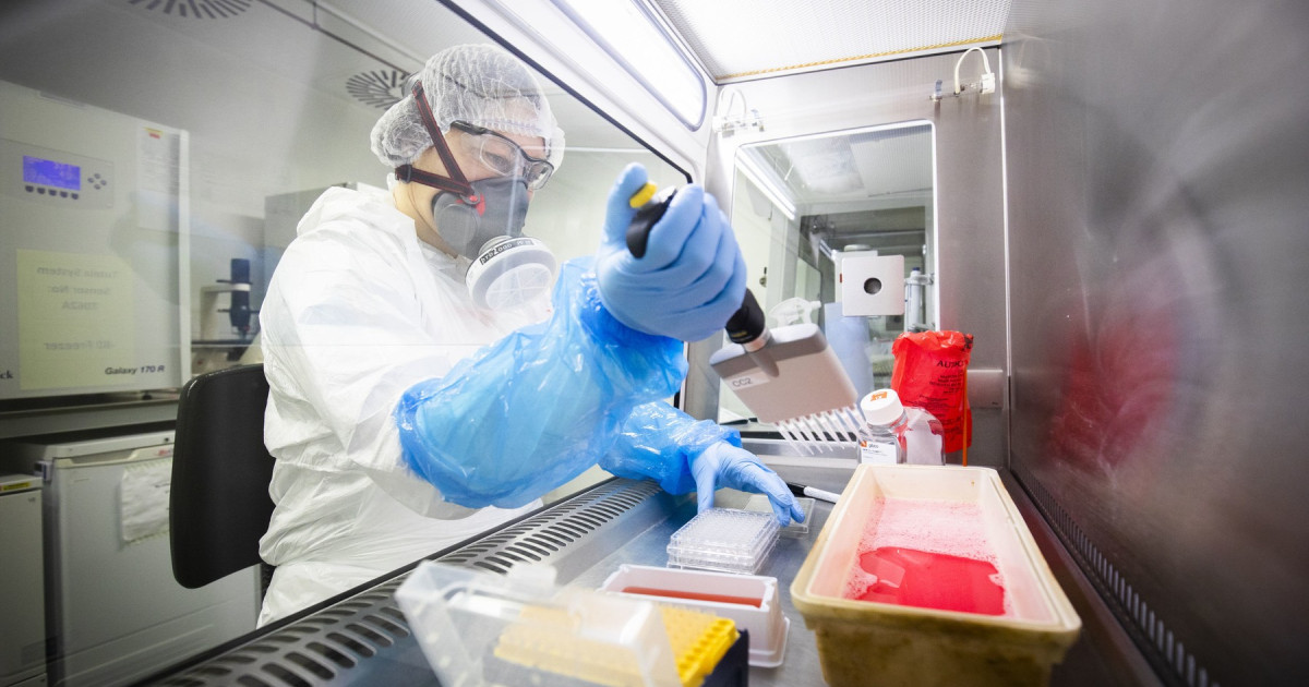 Inteligența artificială ar putea facilita dezvoltarea armelor biologice, avertizează experții