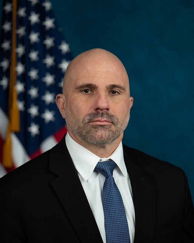 FBI avertizează că amenințările teroriste rămân active și se schimbă prin radicalizarea online