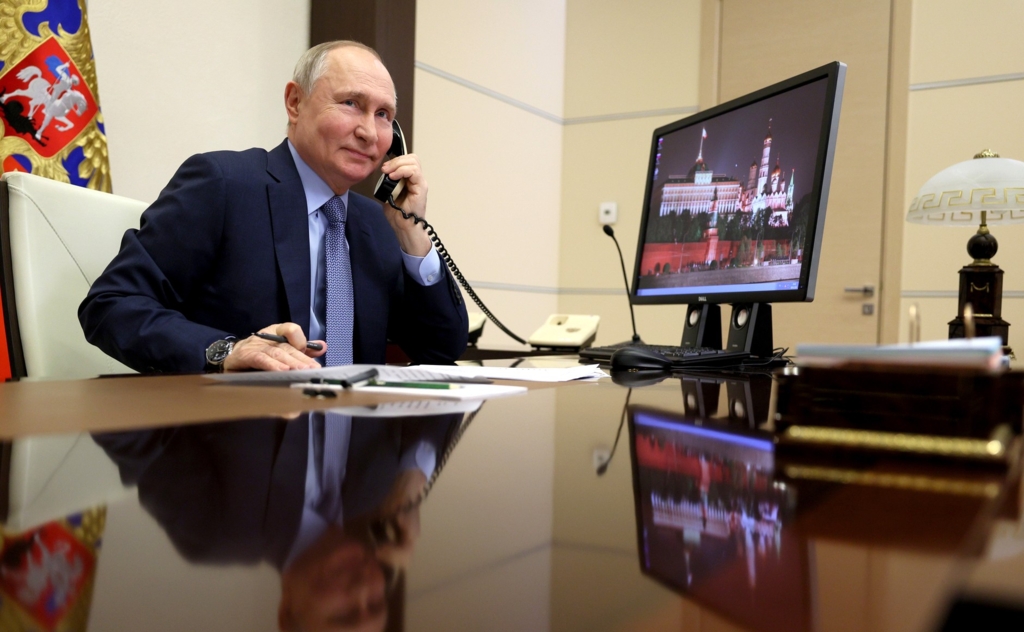 Rusia va impune preinstalarea unei aplicații dezvoltate de FSB pe toate smartphone-urile noi
