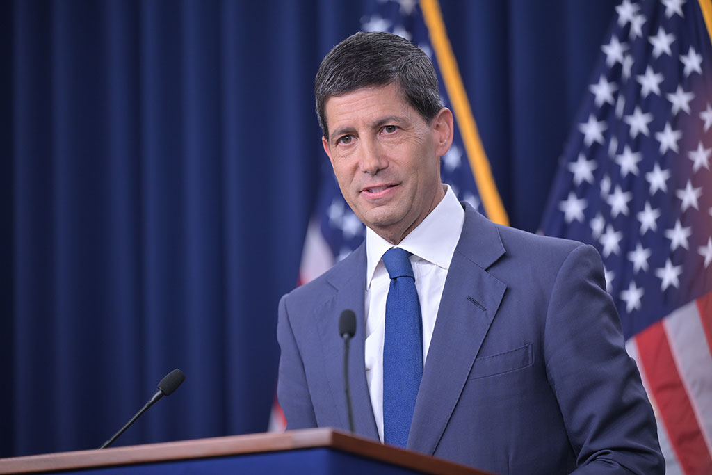 Kevin Warsh susține că dezvoltarea inteligenței artificiale va genera prosperitate, în ciuda dificultăților