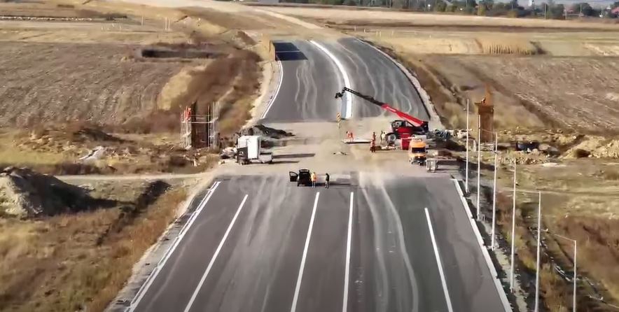 Lucrările la lotul 3 din Autostrada A7 Bacău – Pașcani au depășit 55% execuție