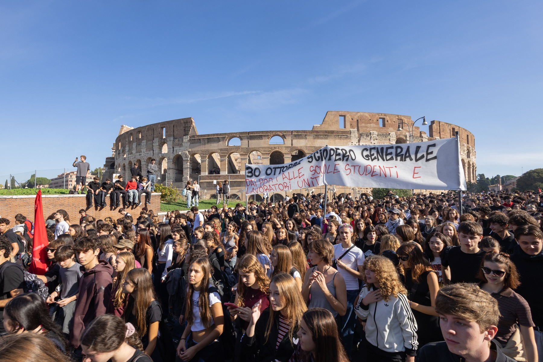 Proteste masive în Italia: Zeci de mii de studenți cer investiții în școli în loc de cheltuieli militare