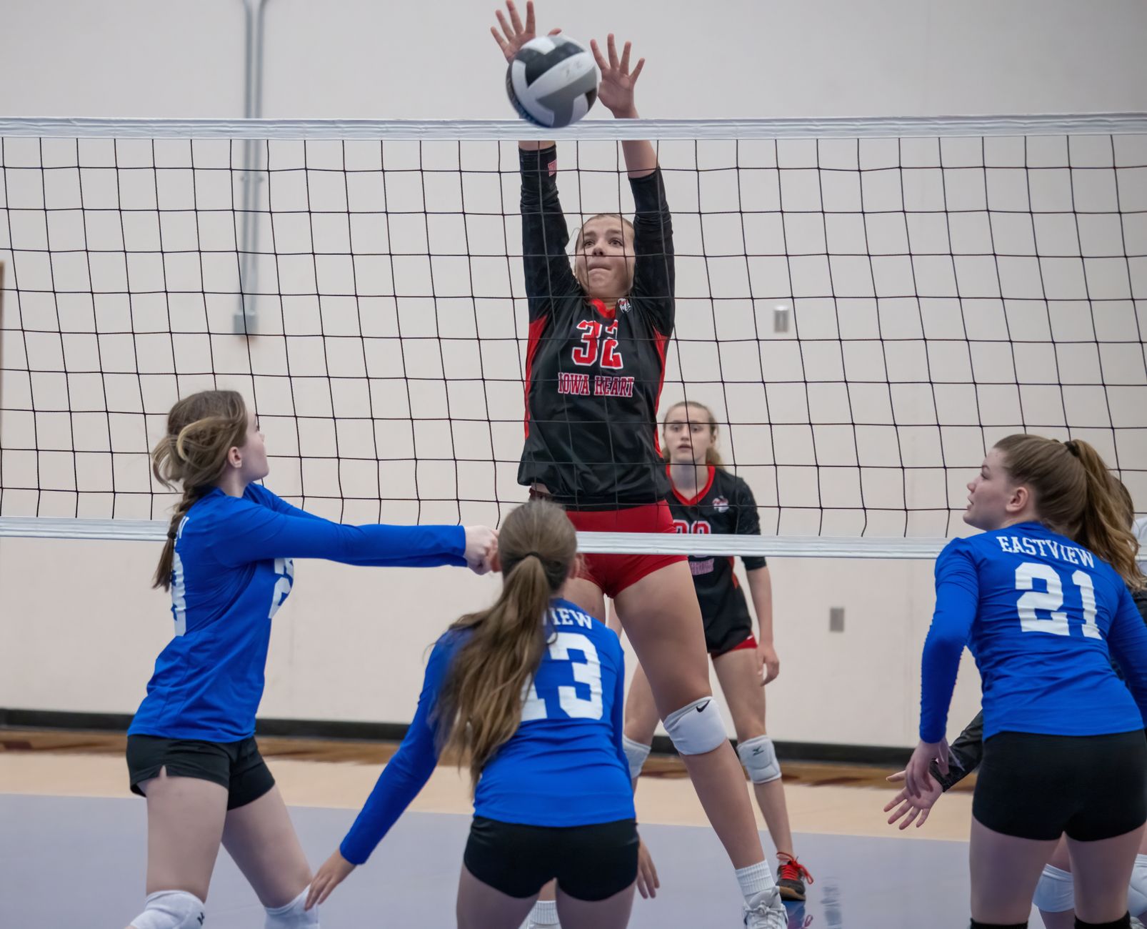 Atacuri ucrainene asupra unor obiective strategice din Rusia: rafinărie și aerodrom militar lovite