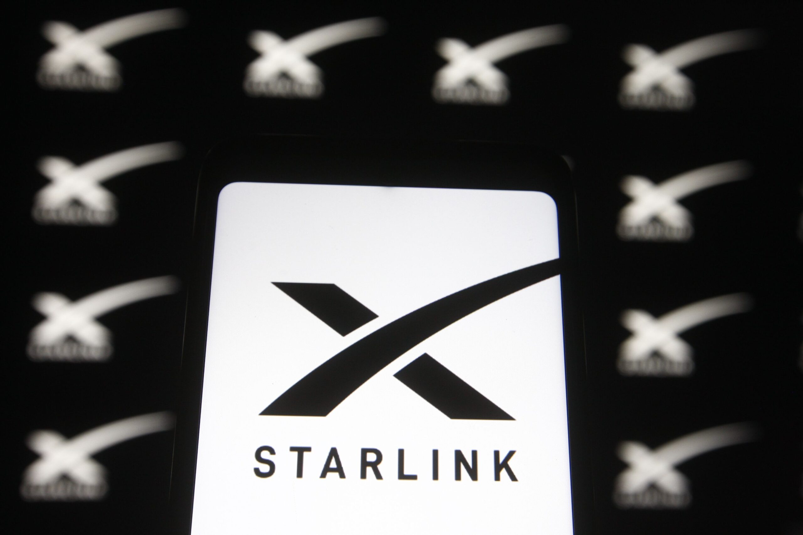 Impactul geopolitic al Starlink: Cum influențează serviciul lui Elon Musk zonele de conflict și regimurile autoritare