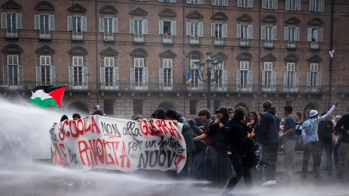Tensiuni sociale în Italia: ciocniri între studenți și poliție în Roma și Torino