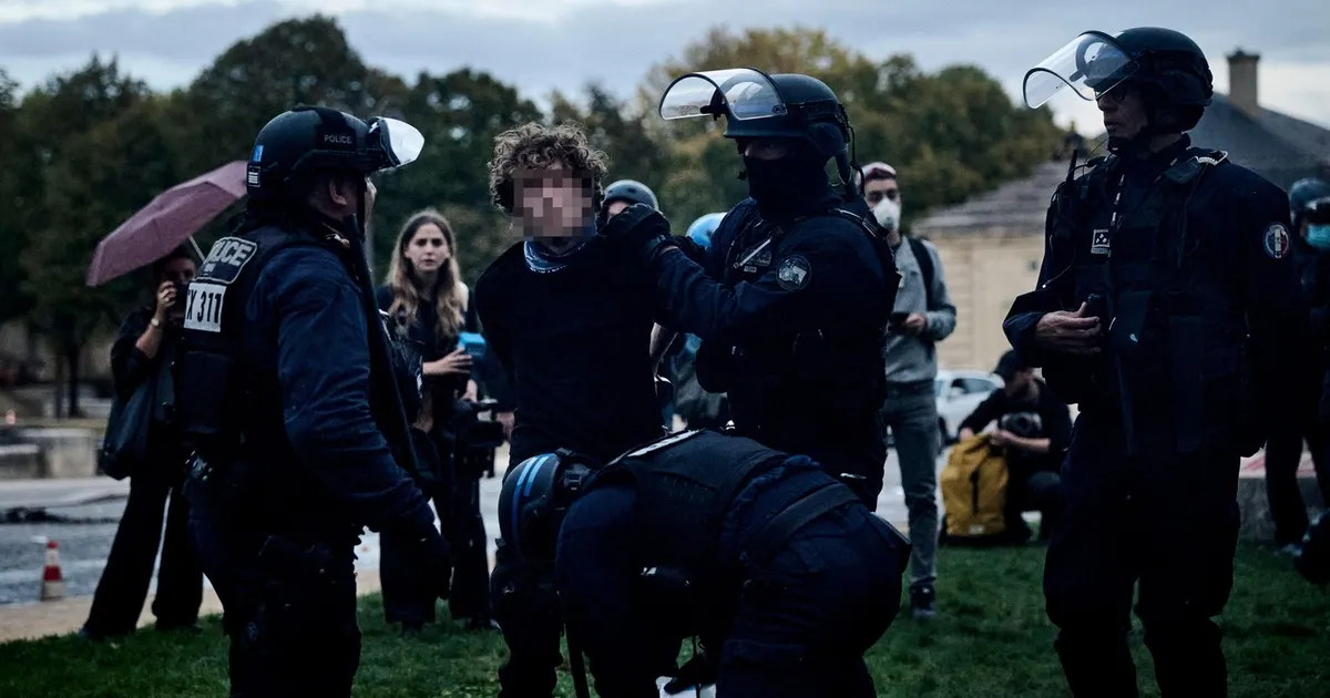 Proteste masive în Franța: de la blocaje strategice la arestări și confruntări cu poliția