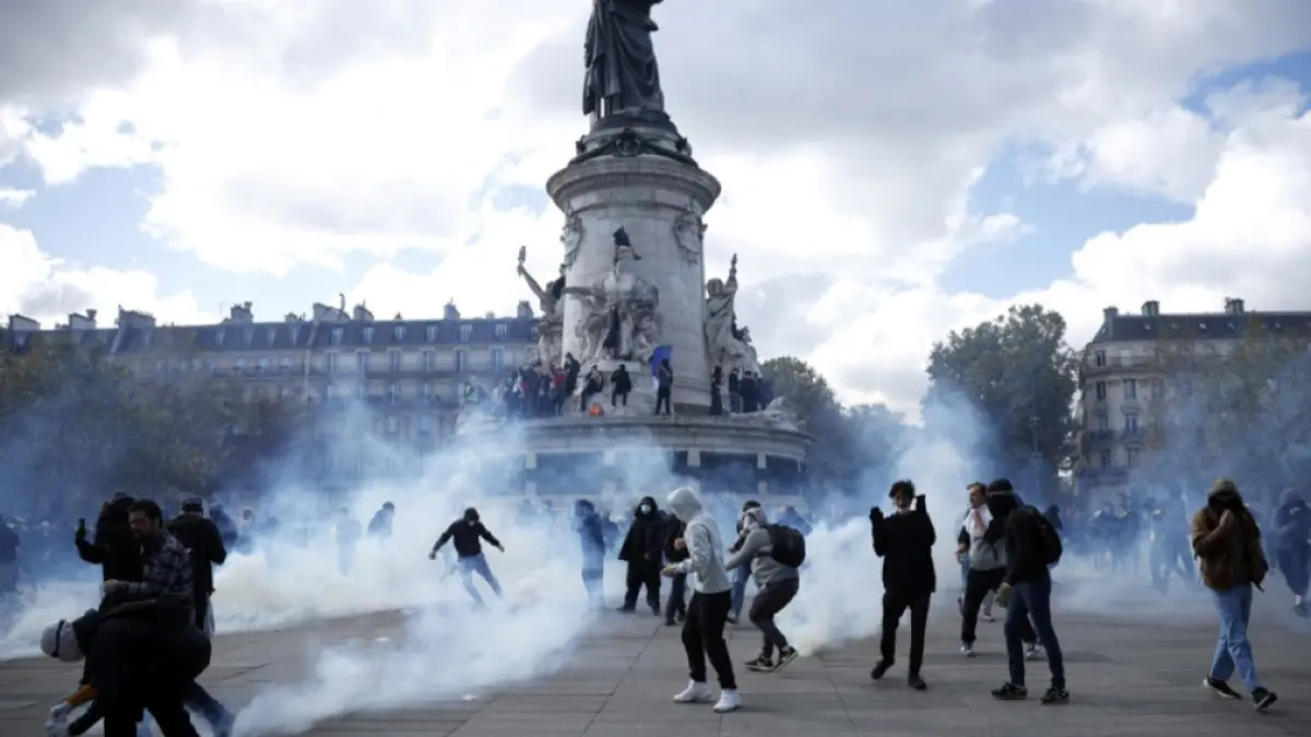 Manifestări masive în Franța: ciocniri violente între protestatari și poliție în Paris și Marsilia