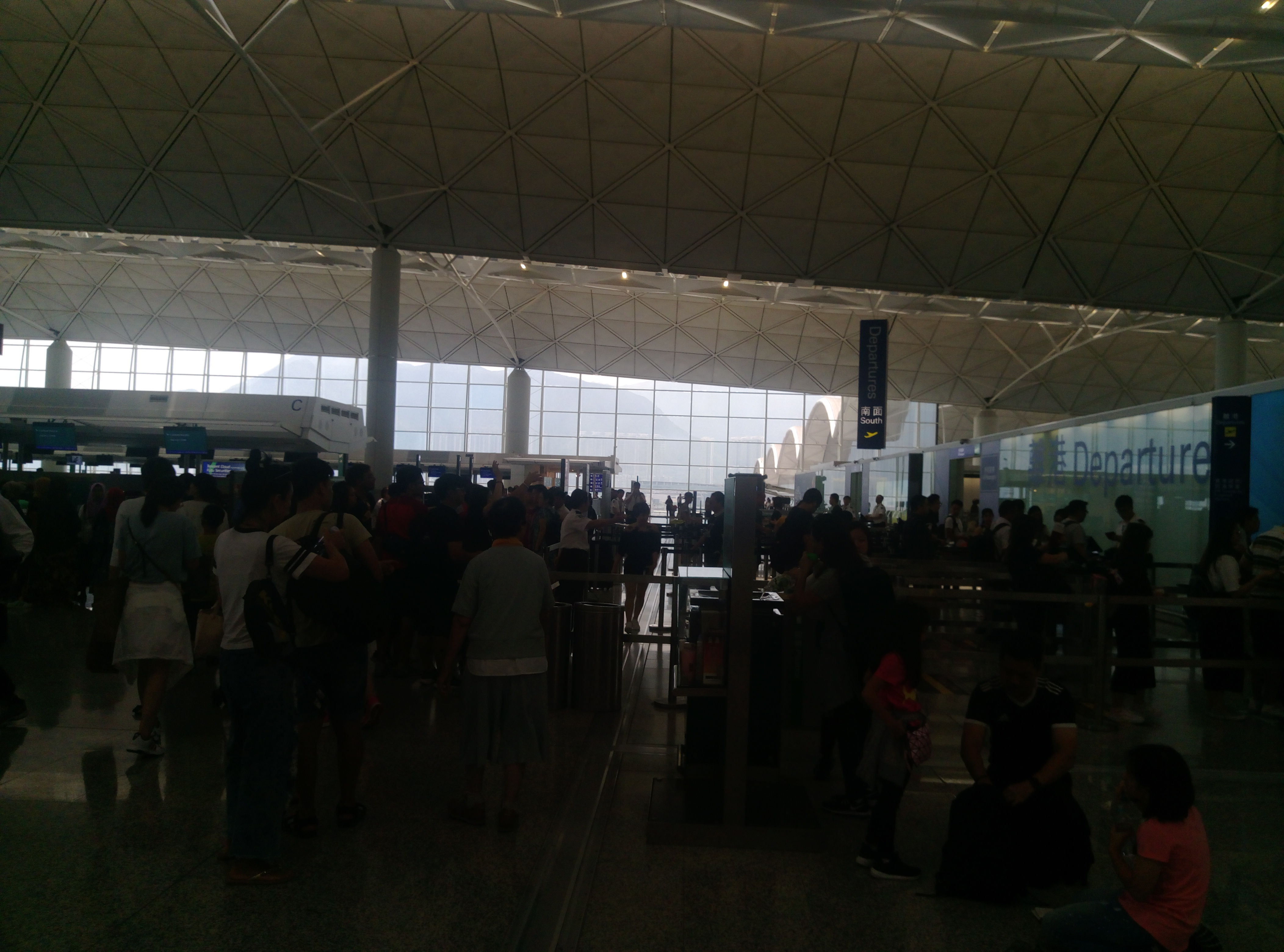 Avertisment pentru românii din Franța: proteste masive și grevă în aviație