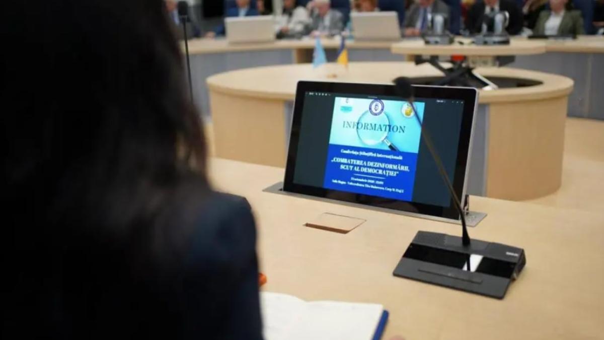 Dezinformarea amplificată de inteligența artificială reprezintă o amenințare la adresa democrației