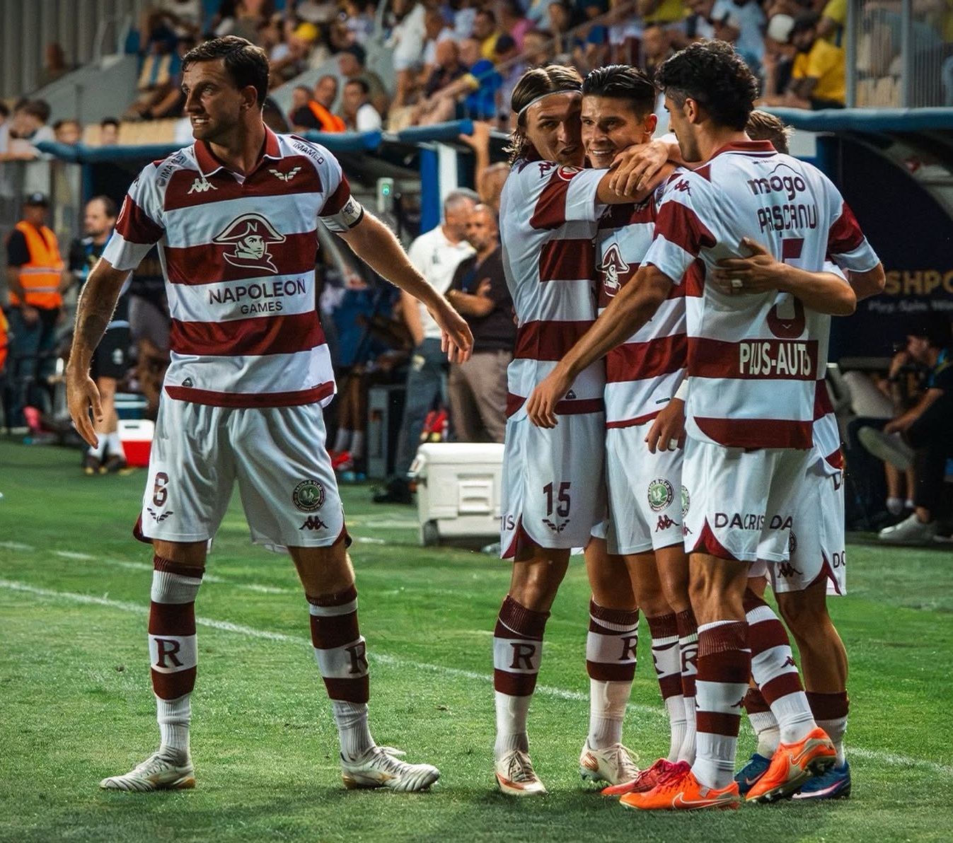 Rapid București a învins Corvinul Hunedoara cu 2-0, Alexandru Dobre marcând ambele goluri