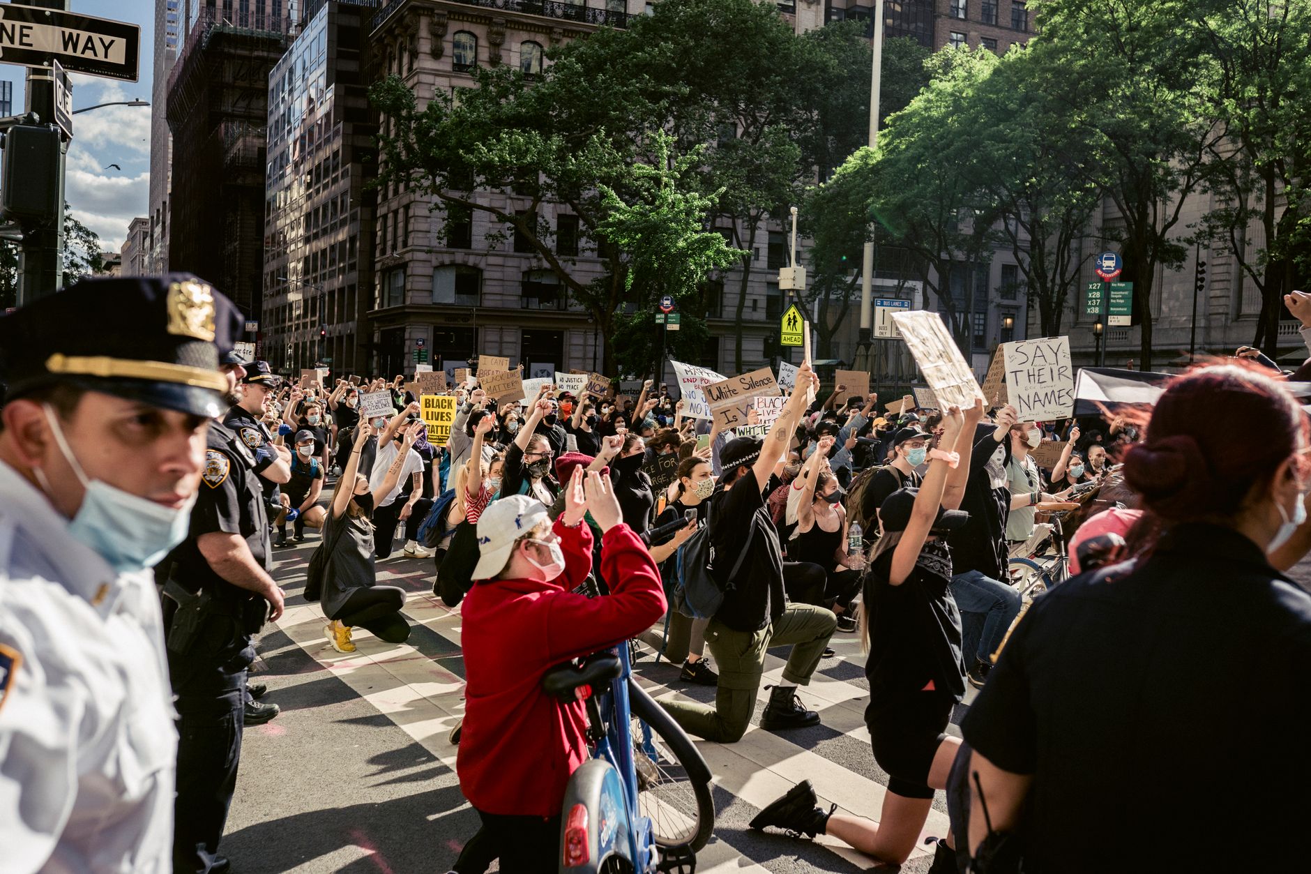 Violență și distrugeri în Milano: protestele împotriva costului vieții au degenerat în confruntări cu poliția