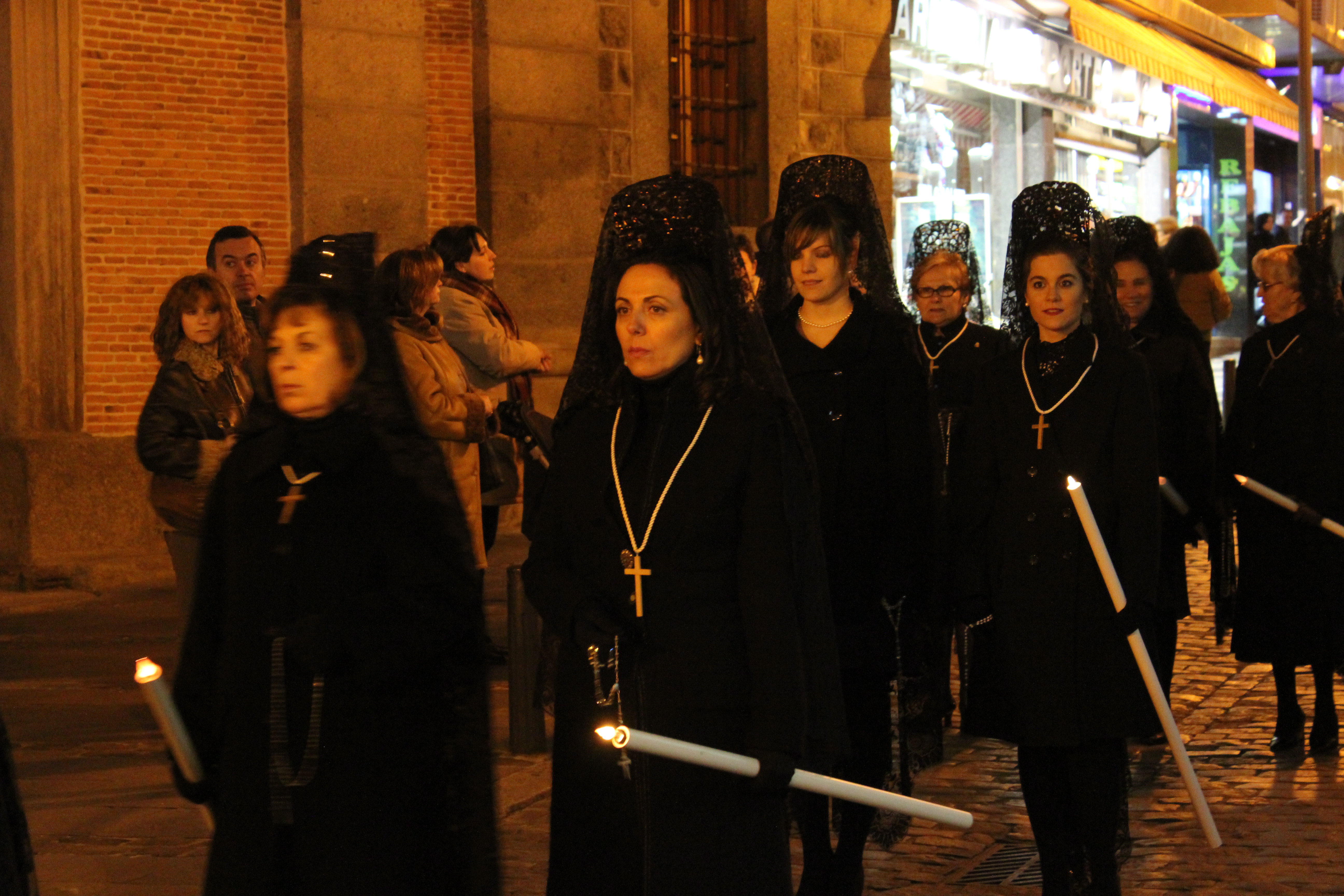 Procesiune cu relicva Sfântului Ioan Paul al II-lea pe străzile din București