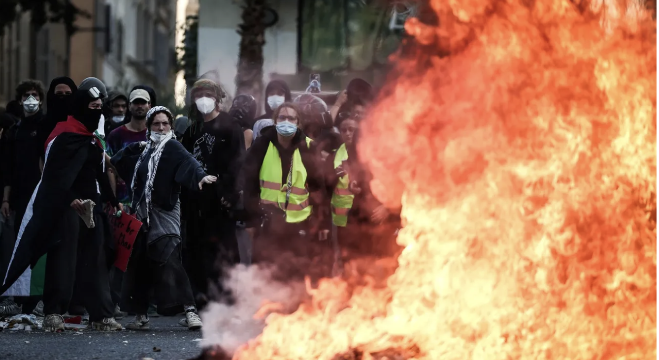 Violențe masive în Franța: jafuri și distrugeri în numeroase orașe în timpul protestelor împotriva costului vieții