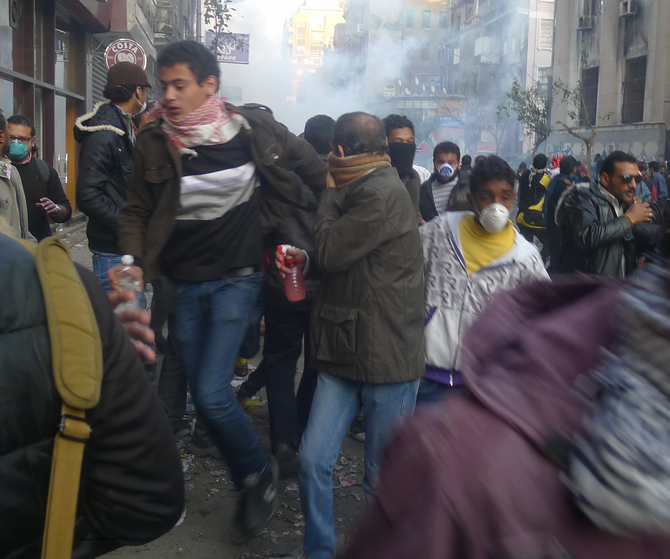 Un manifestant a decedat în timpul protestelor din Paris, însă autoritățile exclud legătura cu violențele