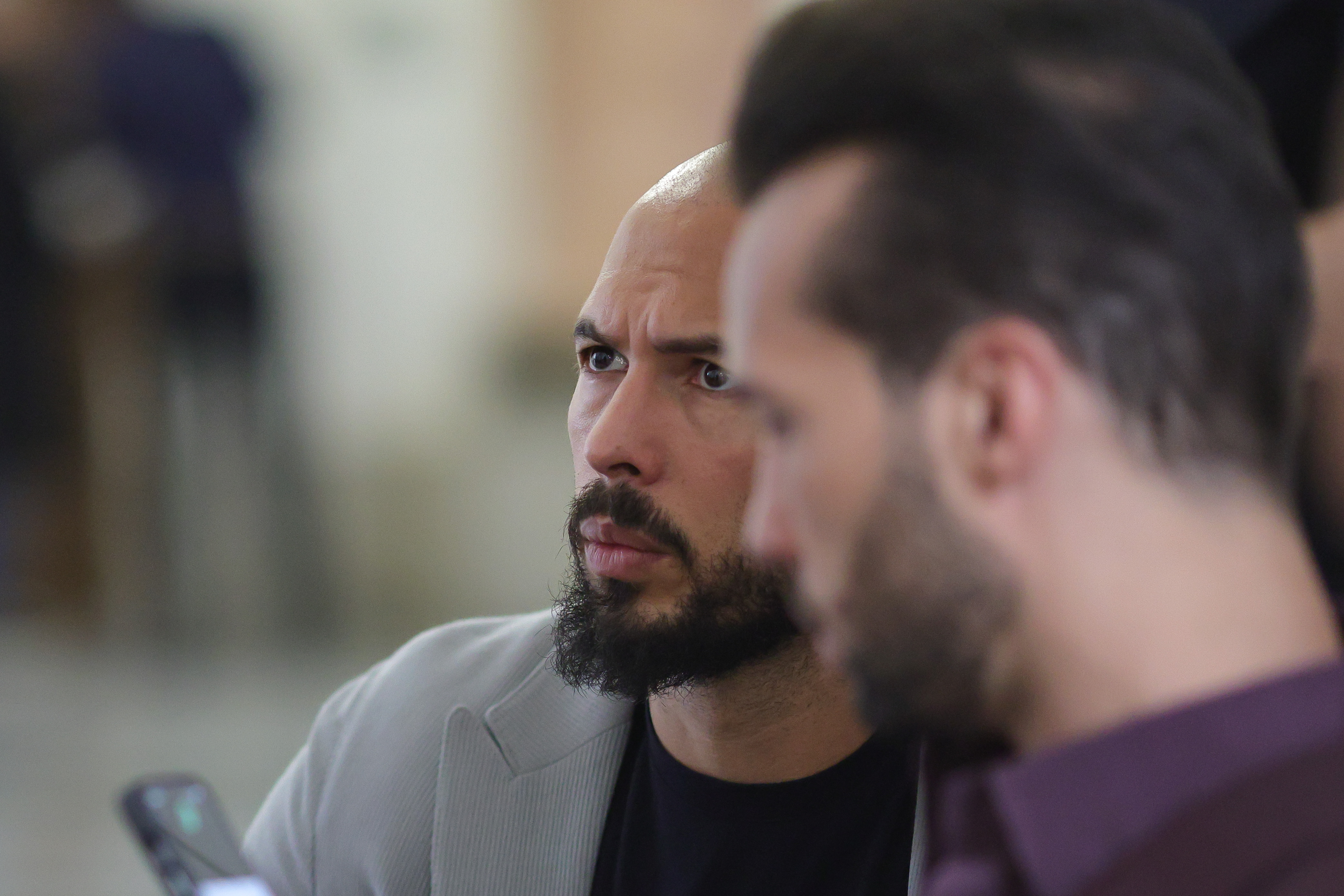 Frații Tate vor rămâne în detenție în SUA în așteptarea extrădării către Marea Britanie
