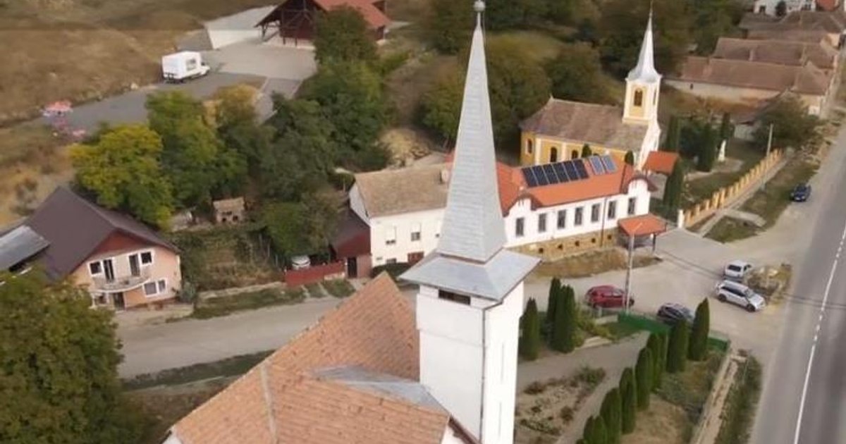 Preot din județul Mureș cercetat după ce a încurajat doi copii să se bată în curtea parohiei