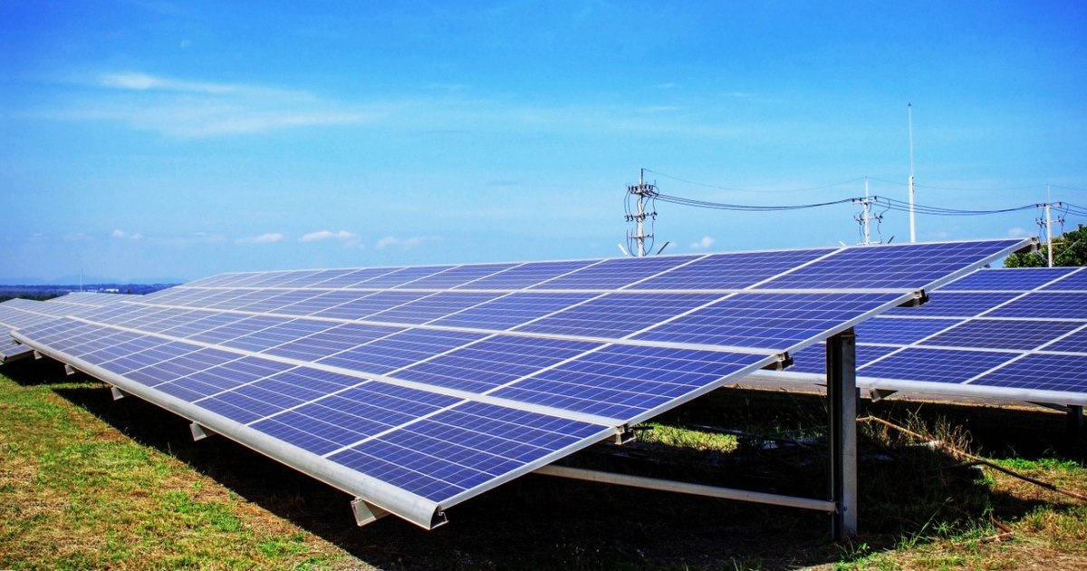 China vrea să restricționeze exportul tehnologiilor pentru panouri solare pentru a-și proteja poziția globală