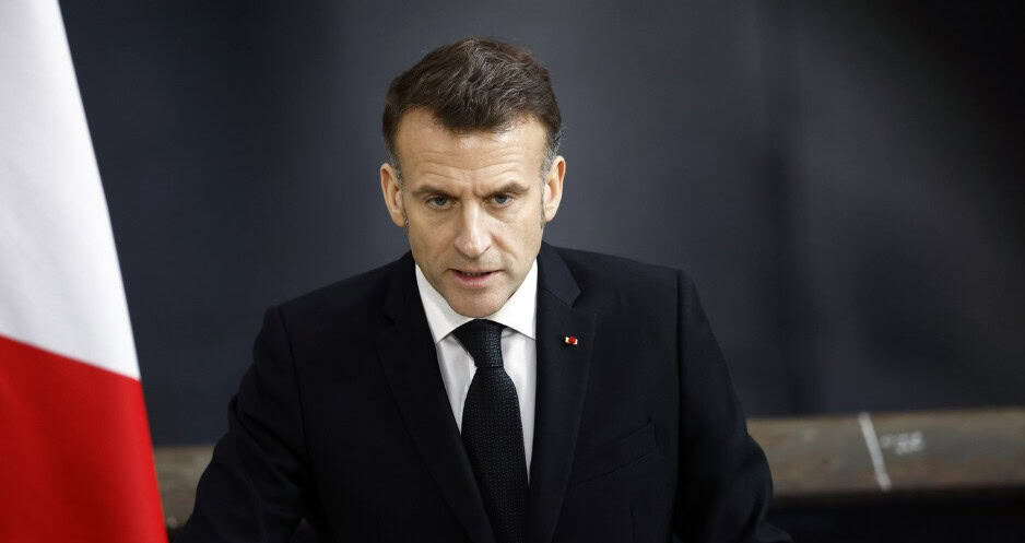 Emmanuel Macron refuză demisia ministrului de interne după violențele masive din Franța