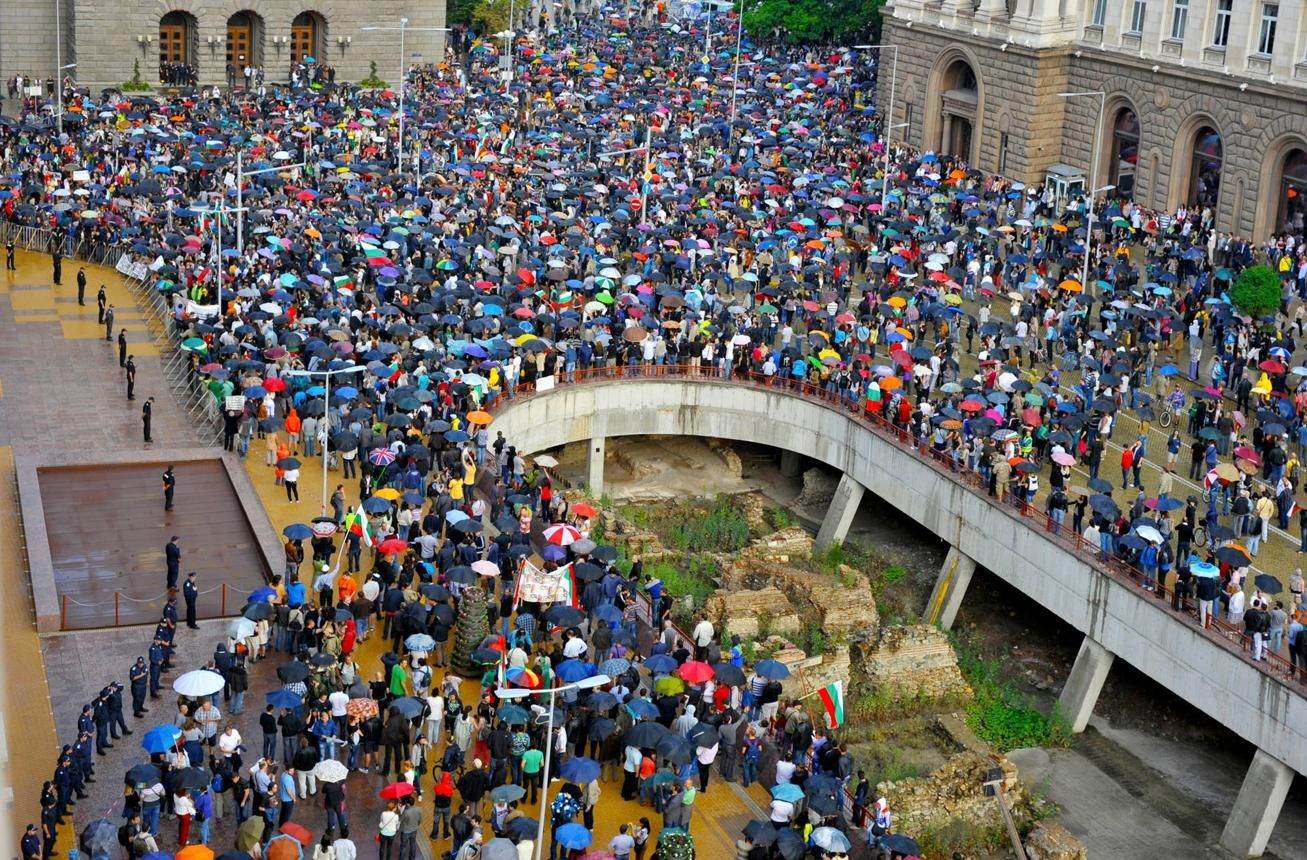 Bilanț de după protestele violente din Franța: Aproape 2.400 de persoane au fost arestate