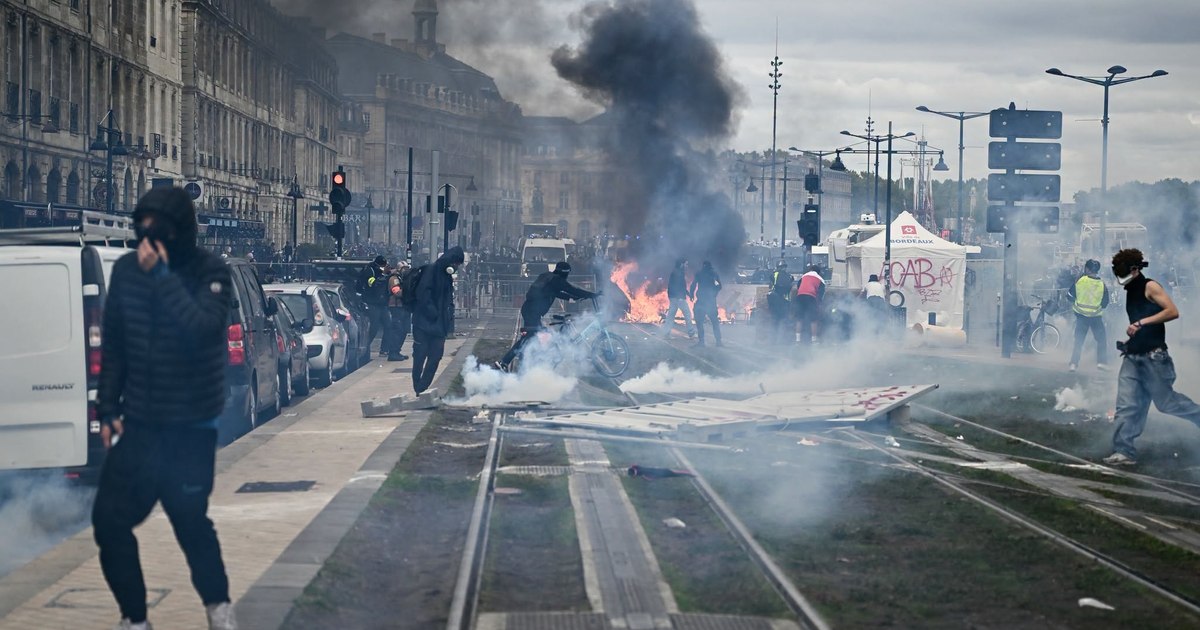 Violențe masive în Franța: Ministrul de Interne recunoaște că forțele de ordine au pierdut controlul