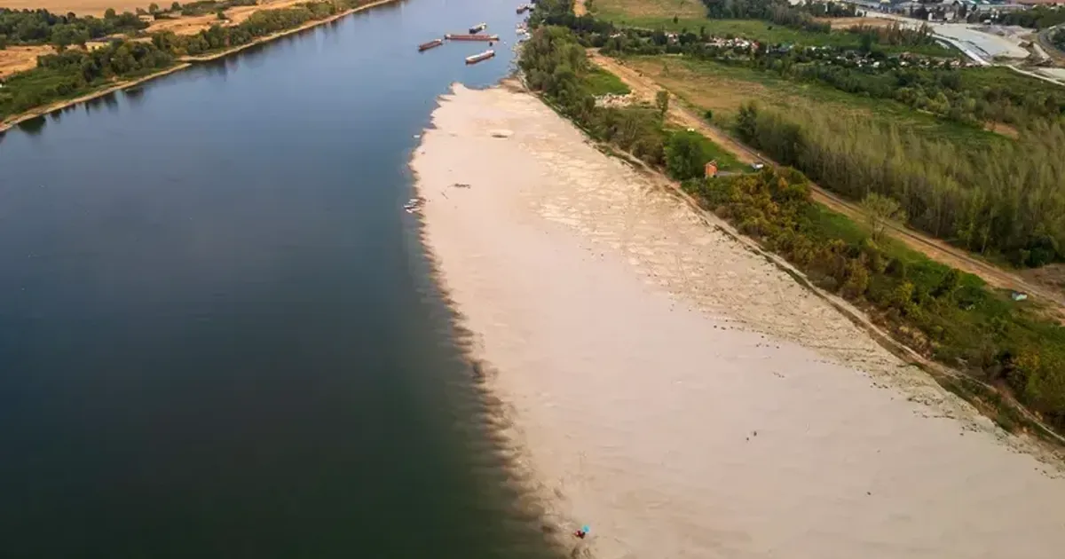 Debitul Dunărei este sub jumătatea mediei de septembrie. Restricții de apă în anumite zone