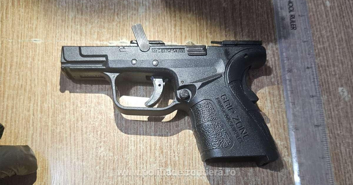 Arestări în Urziceni după ce doi bărbați au tras cu pistoale letale în mașini