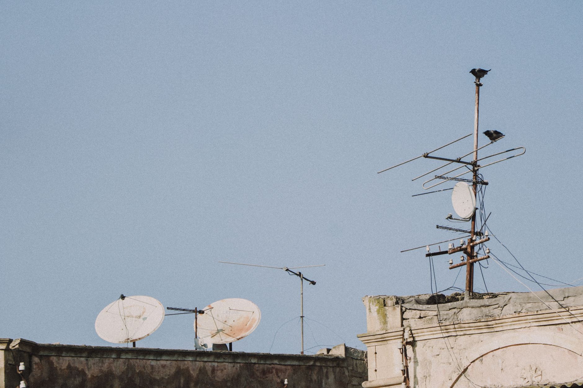 Marii operatori europeni de telefonie mobilă vor concura cu Starlink prin servicii prin satelit