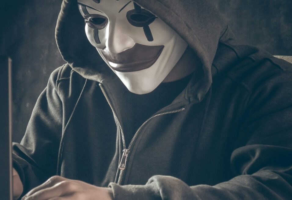 Un hacker a compromis peste 100 de site-uri folosind agenți AI cu costuri de doar 50 de dolari per atac