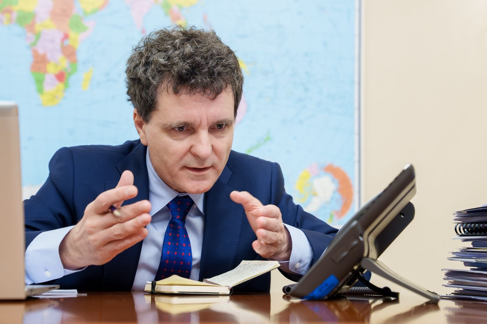 Nicușor Dan avertizează asupra manipulării pe rețelele sociale: „A devenit extrem de ieftin să plătești o mie de voci”