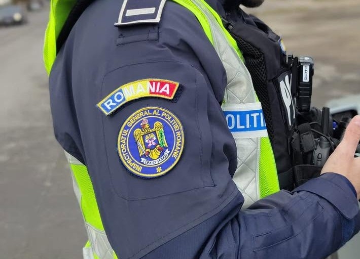 Accident pe Calea Griviței: O șoferiță a lovit un pieton, un biciclist și trei mașini parate
