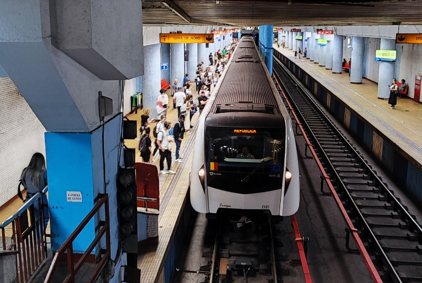Incident grav la metroul din București: un tânăr de 20 de ani a coborât pe șine în stația Constantin Brâncoveanu