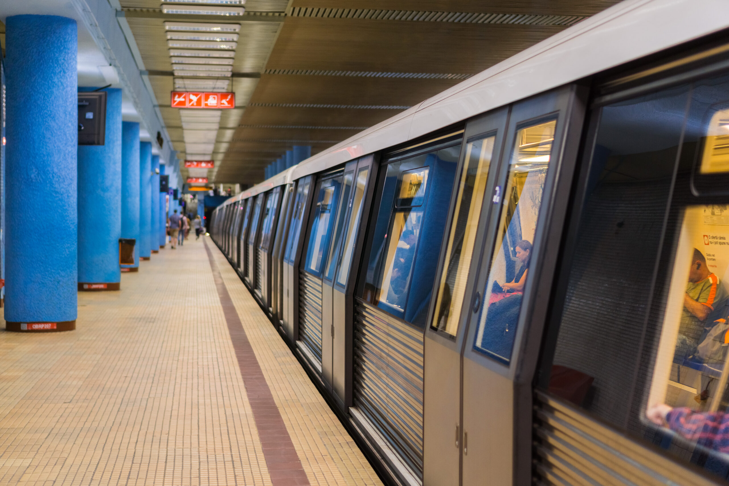 Un tânăr de 20 de ani a fost lovit de metrou la stația Constantin Brâncoveanu
