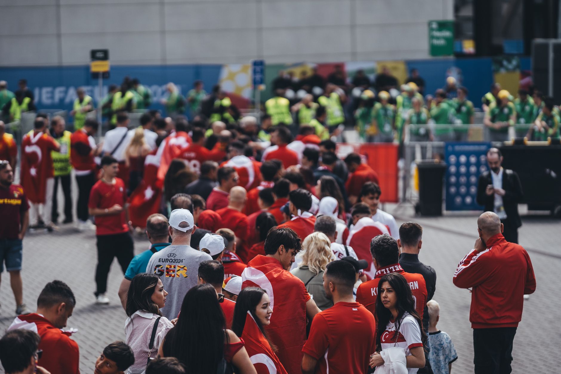 Galatasaray solicită garanții de la UEFA pentru siguranța delegației și a suporterilor în Franța