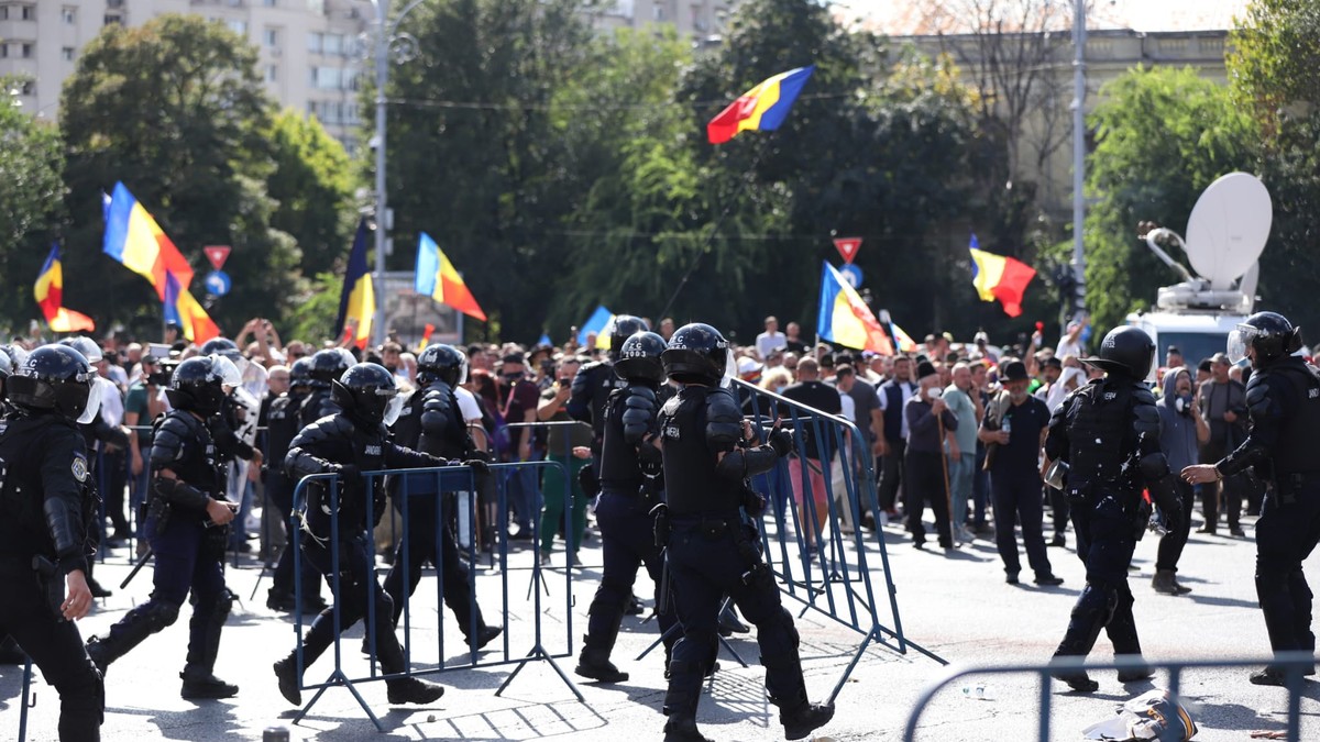Jandarmeria a reținut alte cinci persoane după violențele de la protestul fermierilor din Piața Victoriei