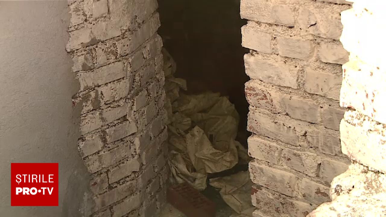 Descoperire macabră la un cimitir din Slatina: au fost găsite rămășițe umane în saci