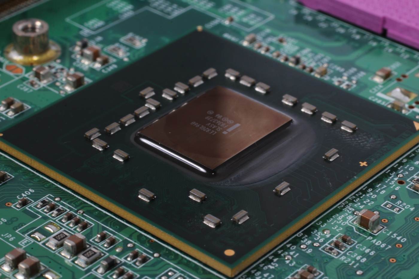 Samsung și SK Hynix modernizează fabricile din China pentru cipuri avansate de memorie