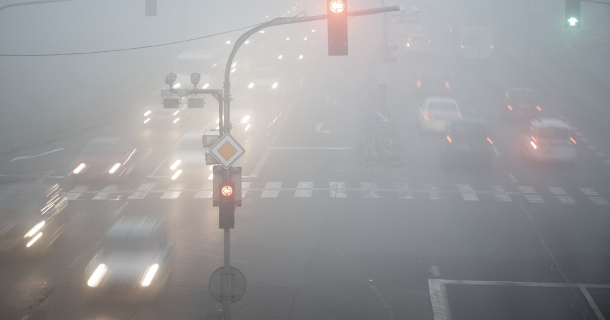 Condiții meteo nefavorabile în România: ceață densă pe mai multe drumuri și cod galben de vânt