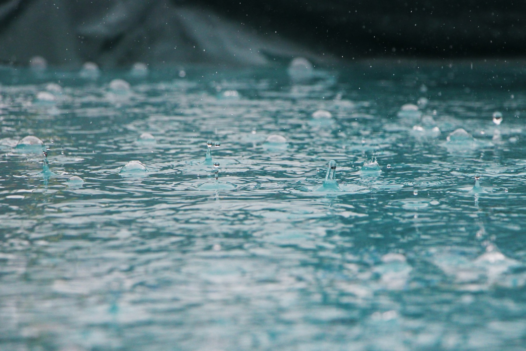 Avertisment meteo: Ploi moderate și rafale de vânt puternice în România, inclusiv cod galben pentru două județe